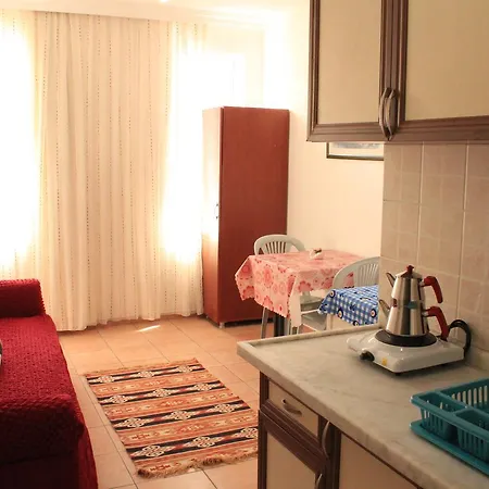 Ξενοδοχείο με διαμερίσματα Deniz Apart 2*